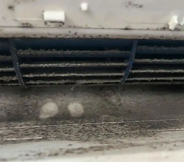 静乐空调吹的风有股烧焦味是怎么回事